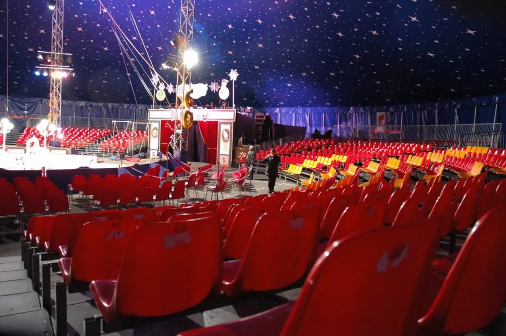 Chapiteaux pour spectacles de cirque en france et en europe